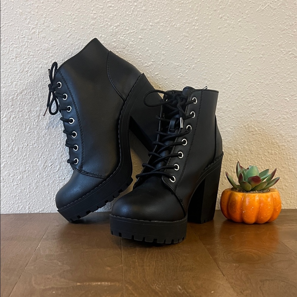 Divided Black Chunky Heel Lace-Up Boots - Picture 4 of 6
